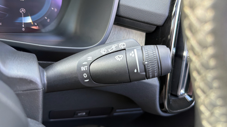 Volvo XC40 2.0 B4P Ultimate Dark 5dr Auto Petrol Estate